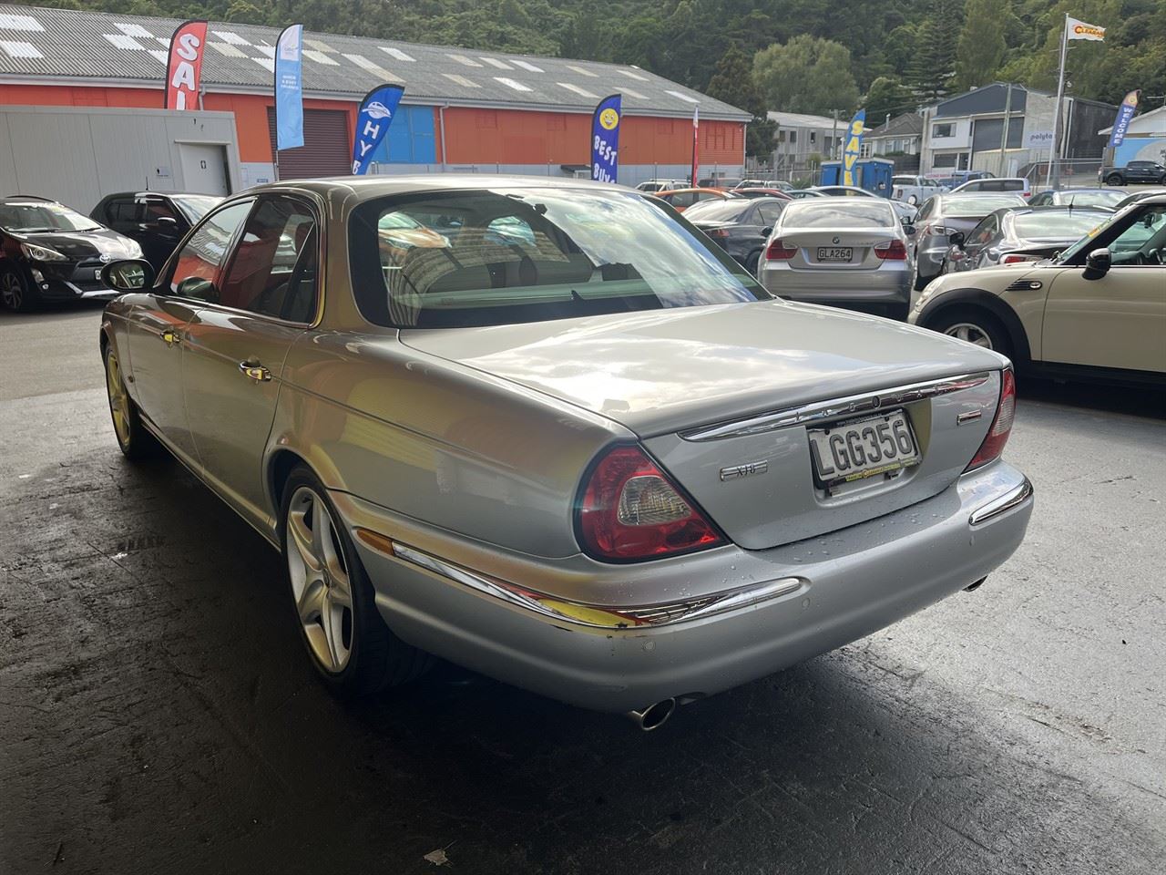 Vehicle image 4