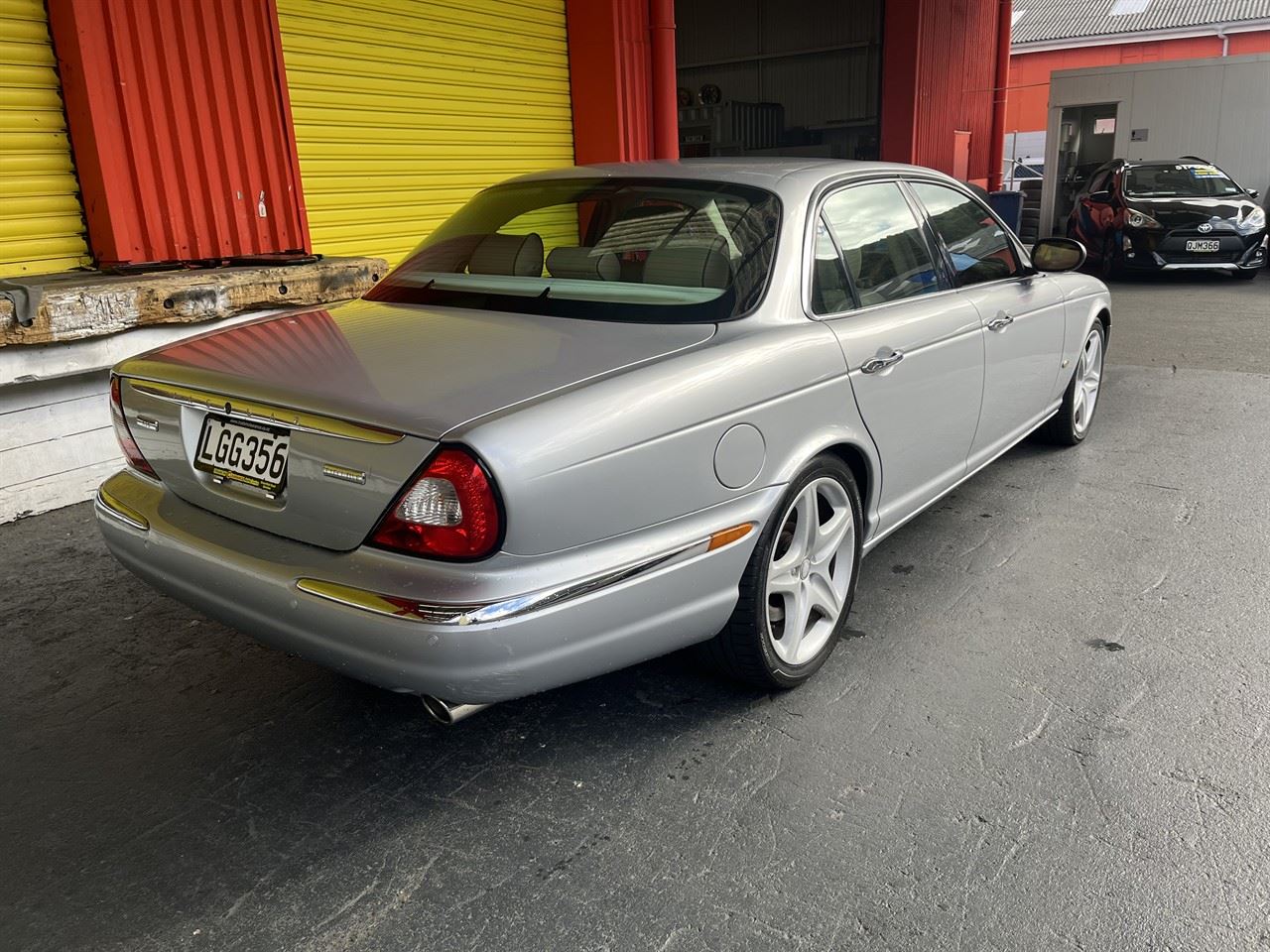 Vehicle image 5