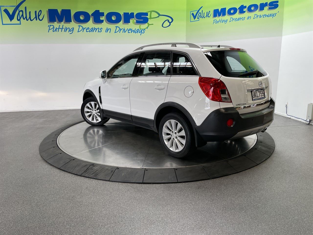 Vehicle image 5