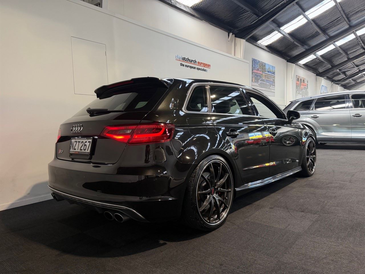 Vehicle image 5