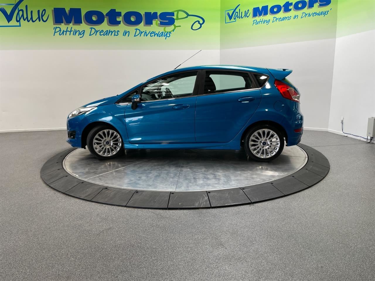 Vehicle image 4