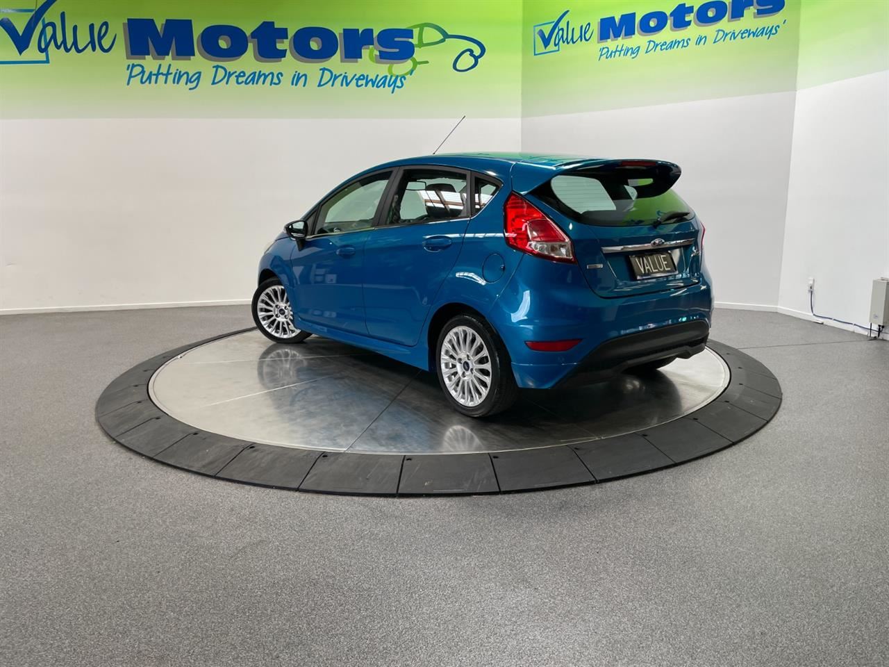 Vehicle image 5