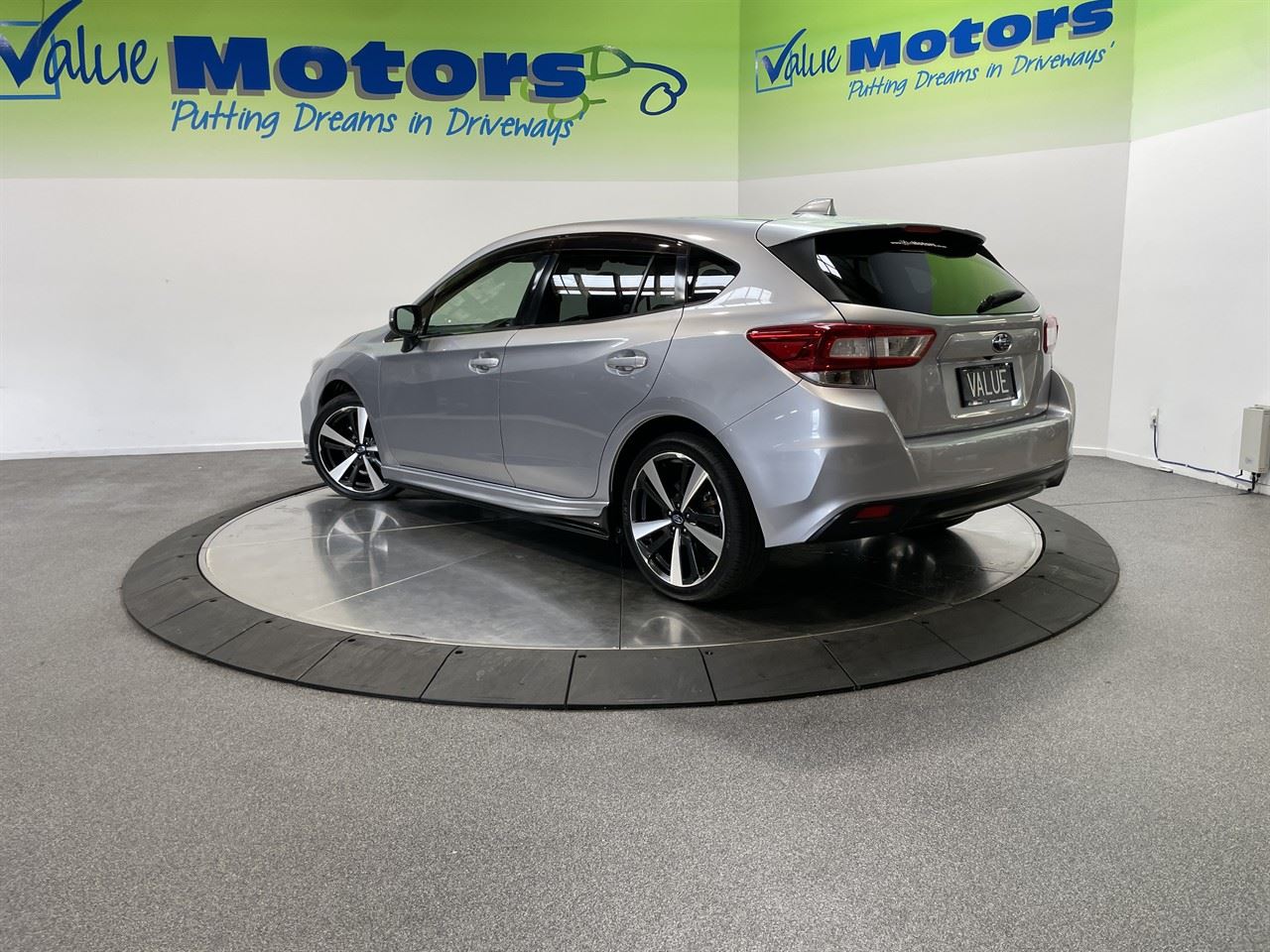 Vehicle image 5