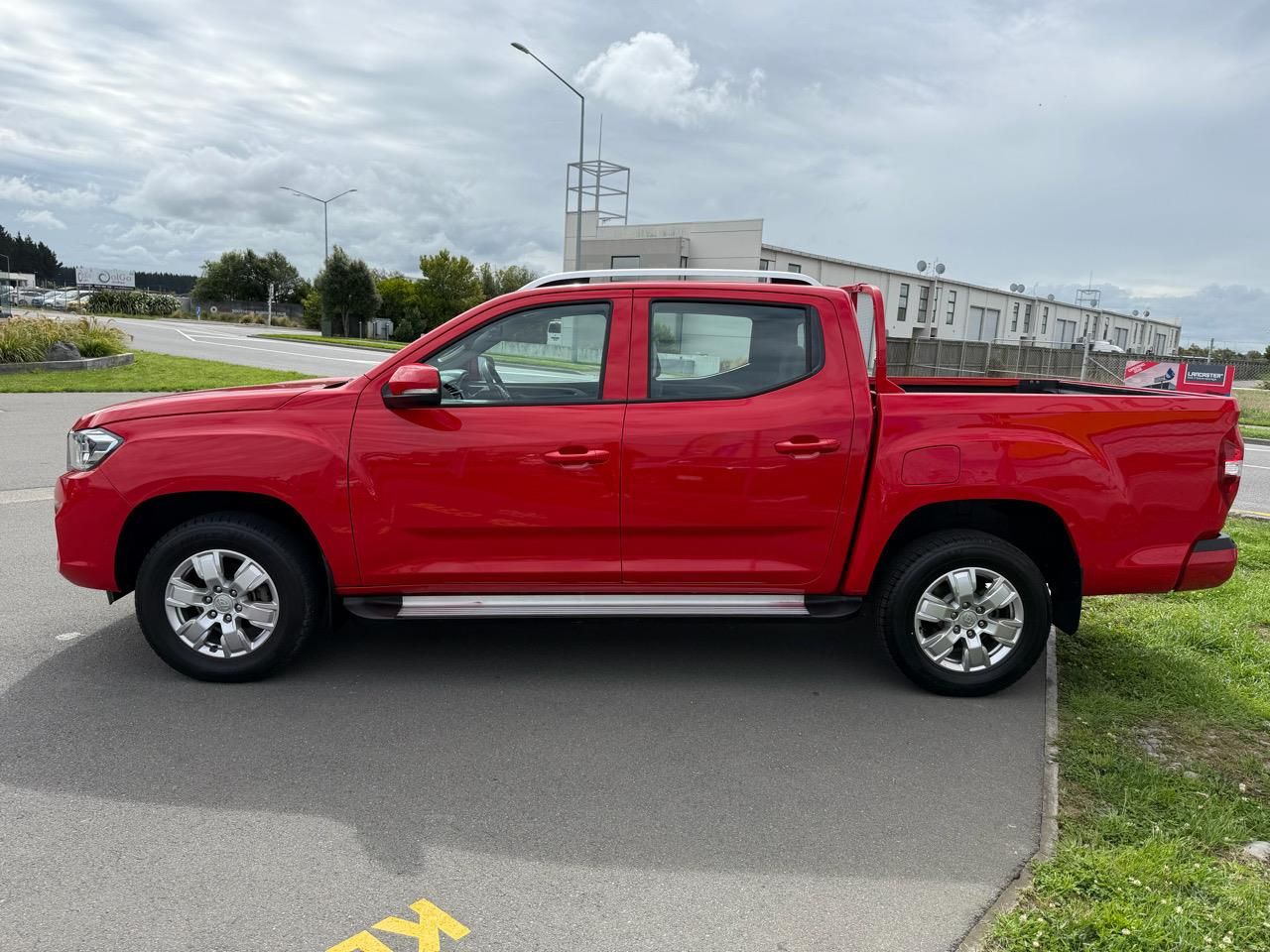 Vehicle image 5