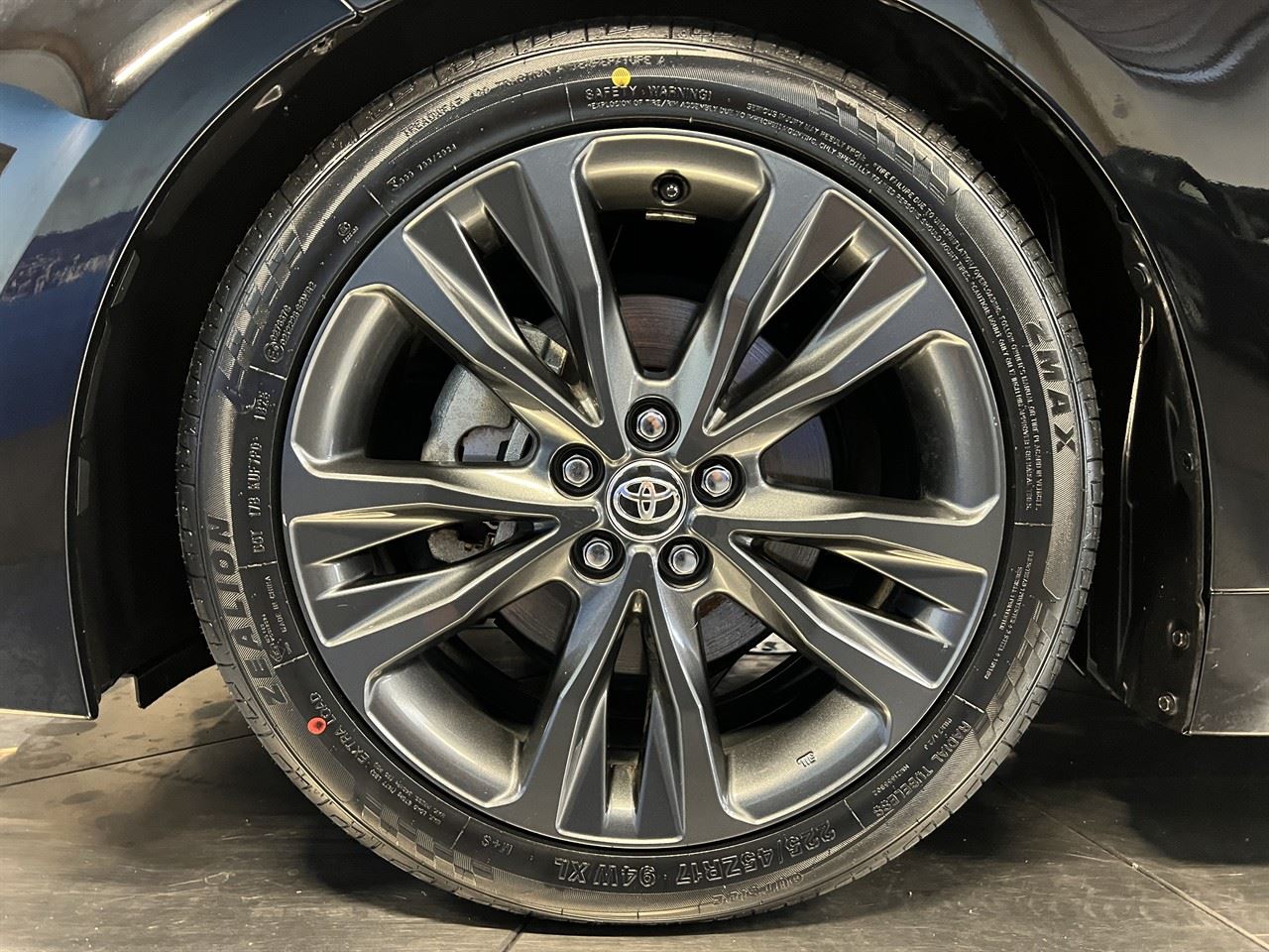 Vehicle image 5