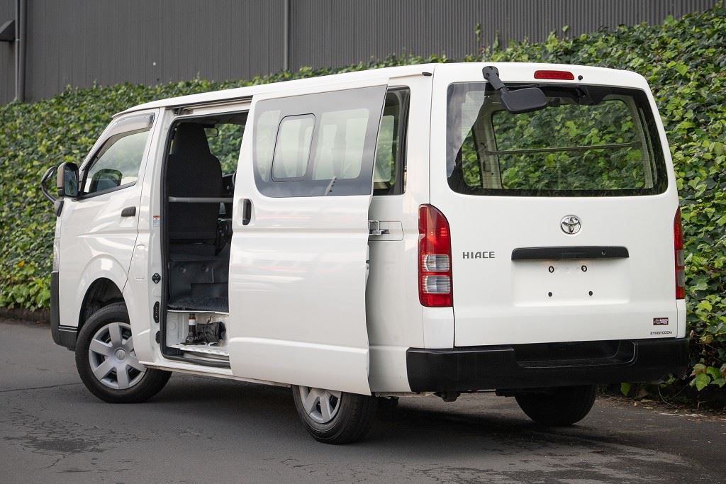 Vehicle image 3