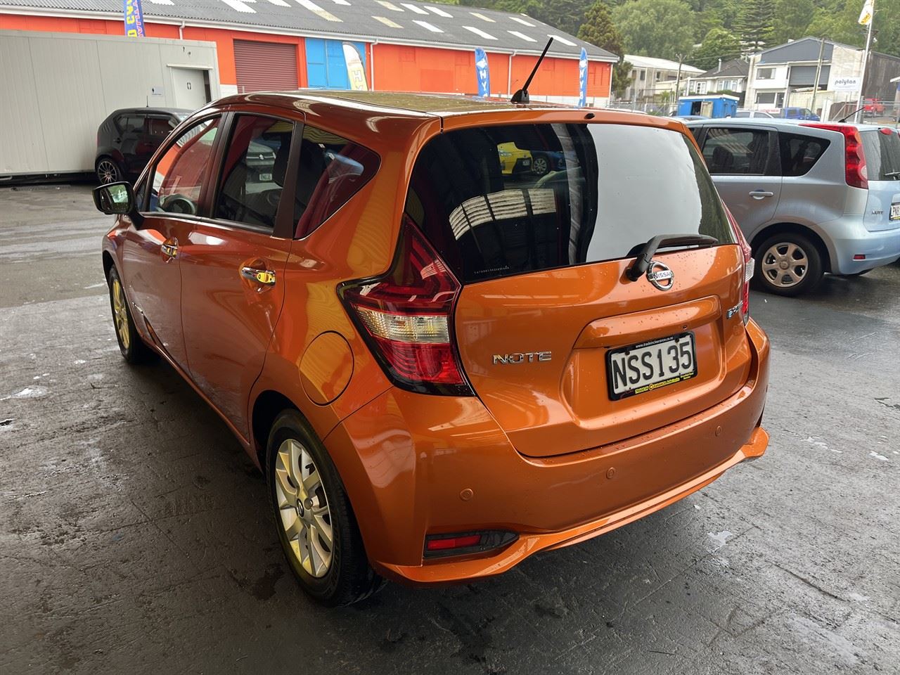Vehicle image 4