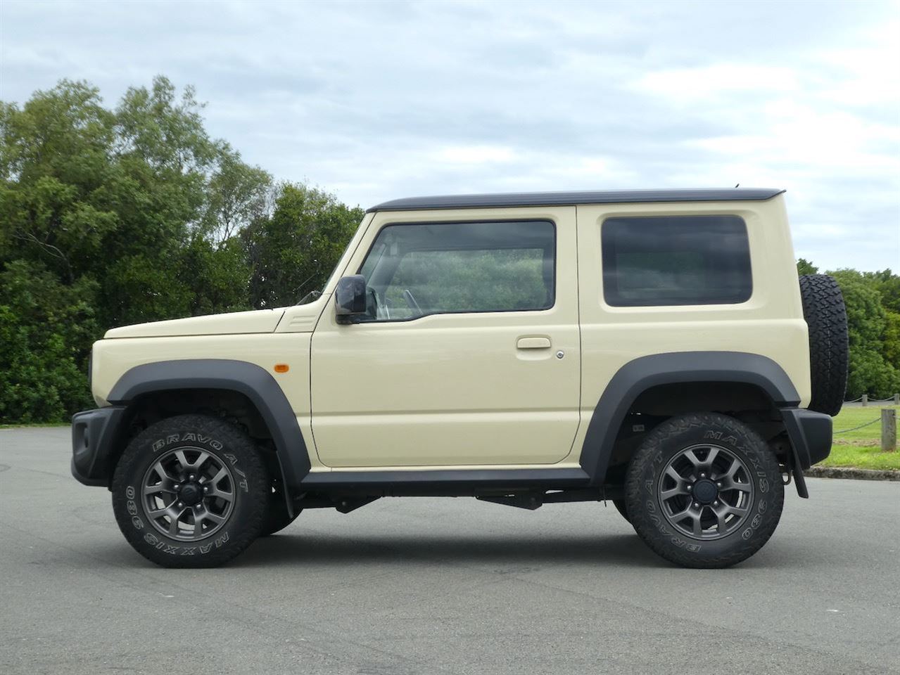 Vehicle image 4