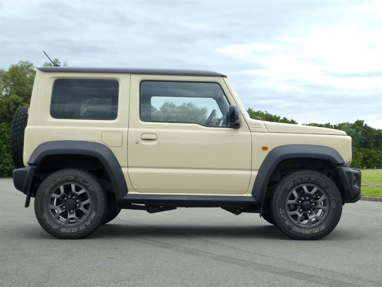 Vehicle image 5
