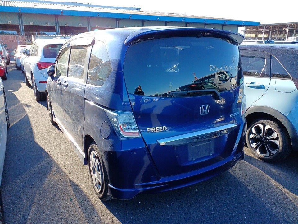 Vehicle image 4