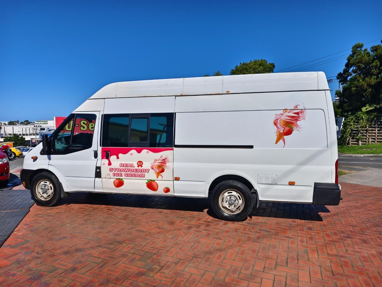 Vehicle image 4