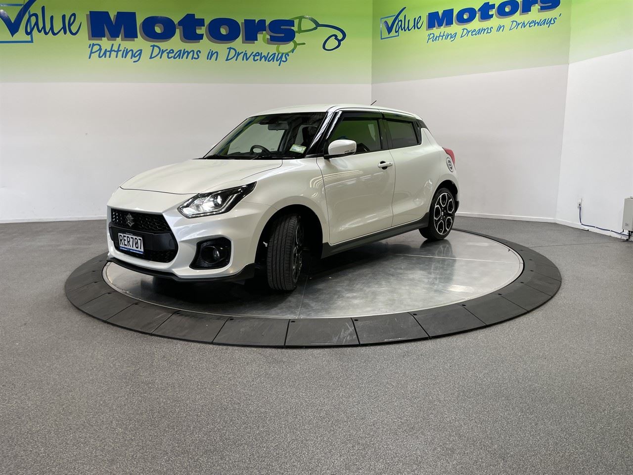 Vehicle image 3