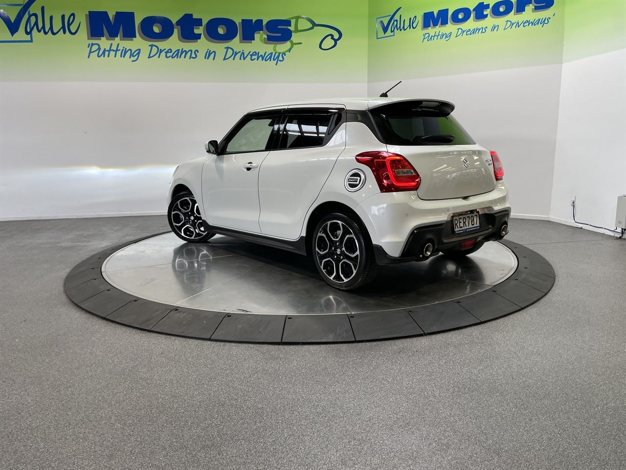 Vehicle image 5