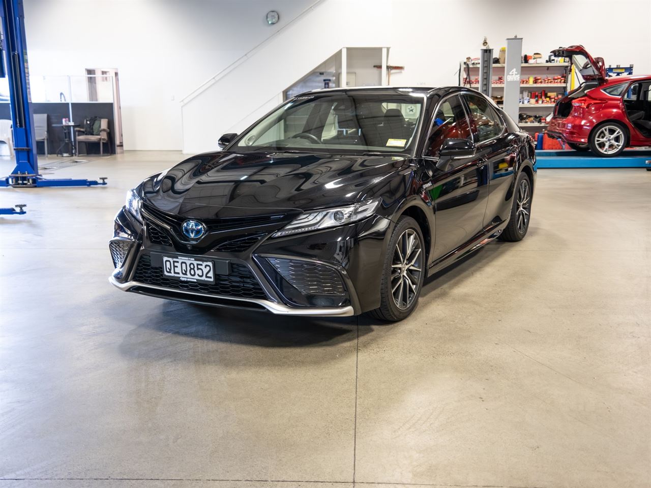 Vehicle image 4