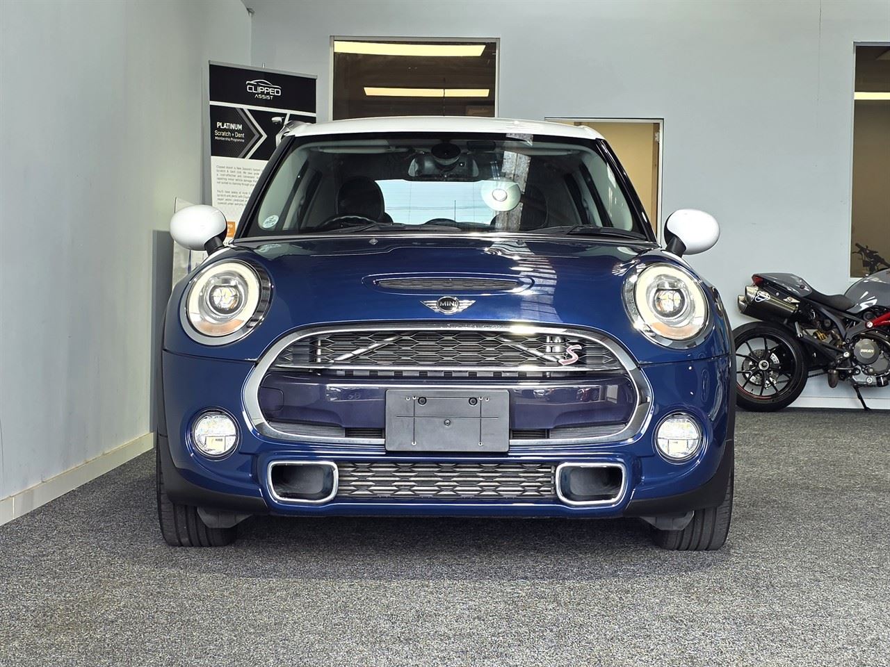 Vehicle image 4