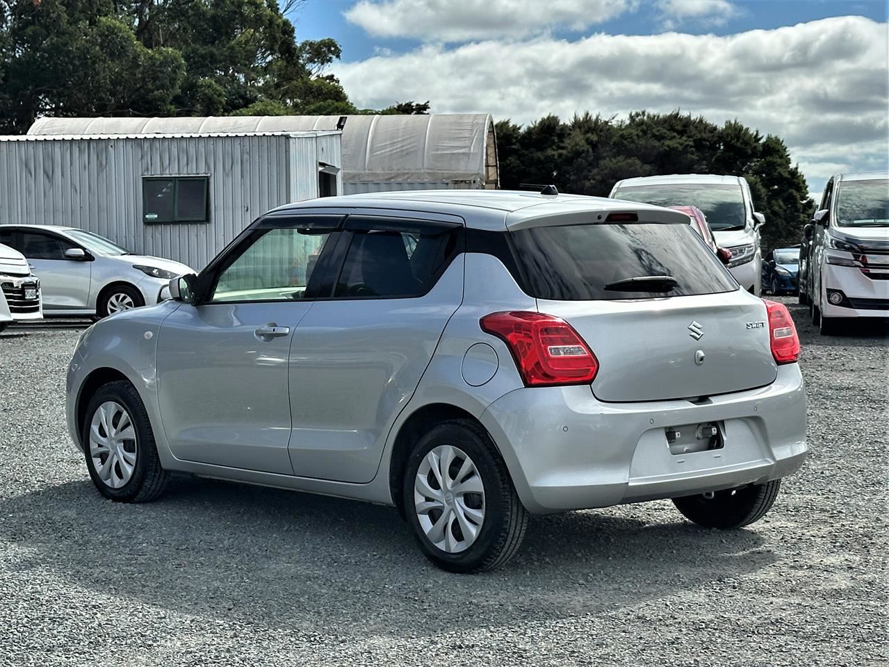 Vehicle image 5