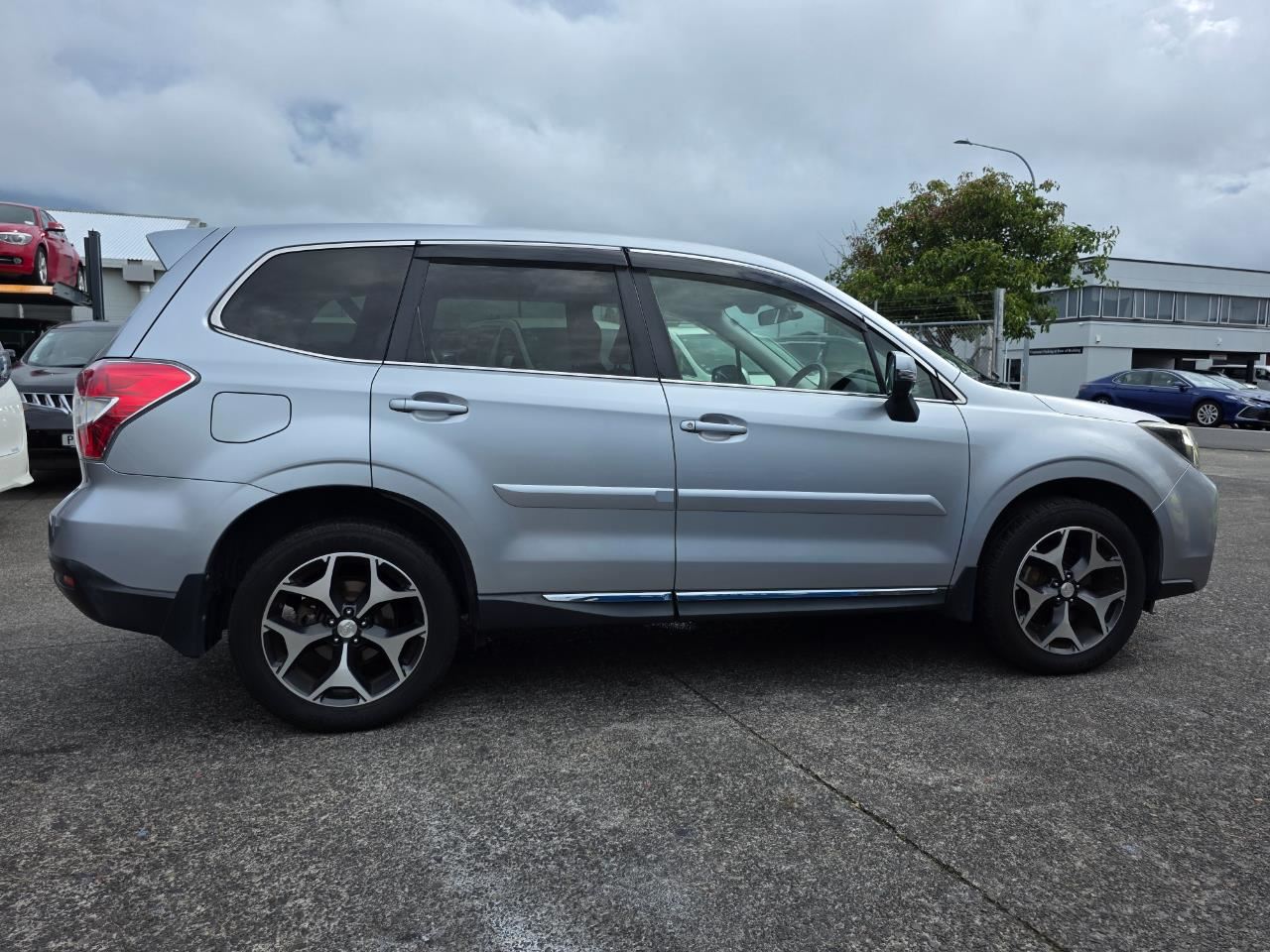 Vehicle image 5