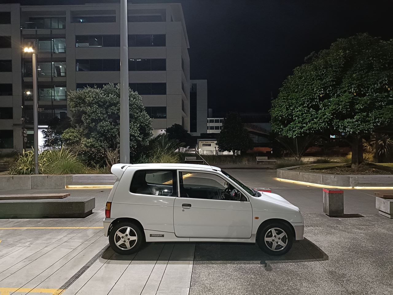 Vehicle image 4