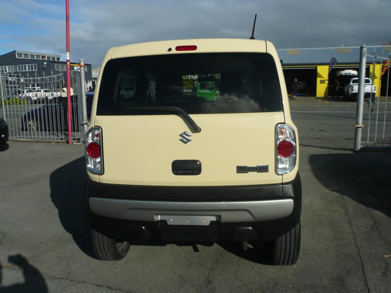 Vehicle image 5