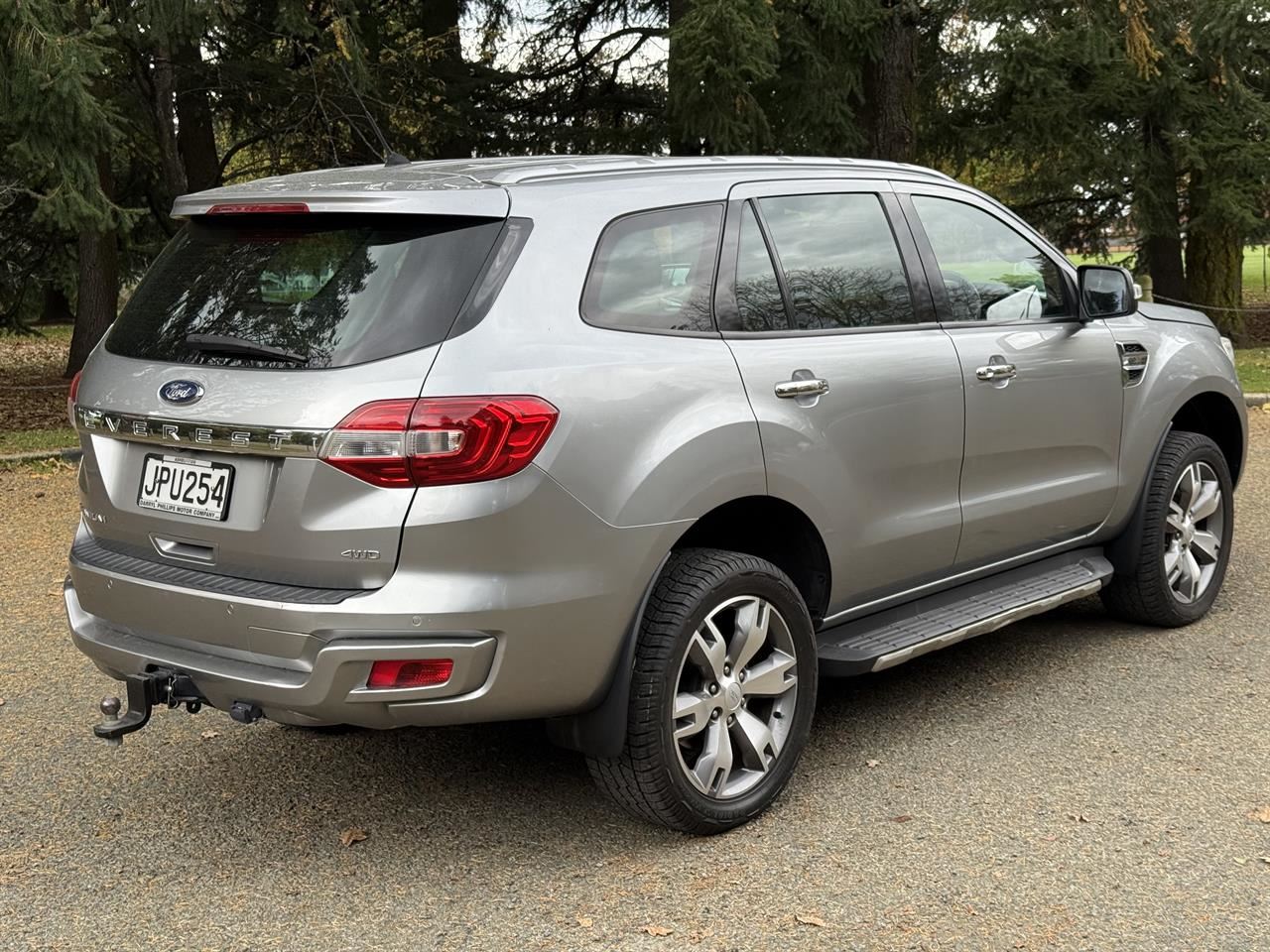 Vehicle image 5