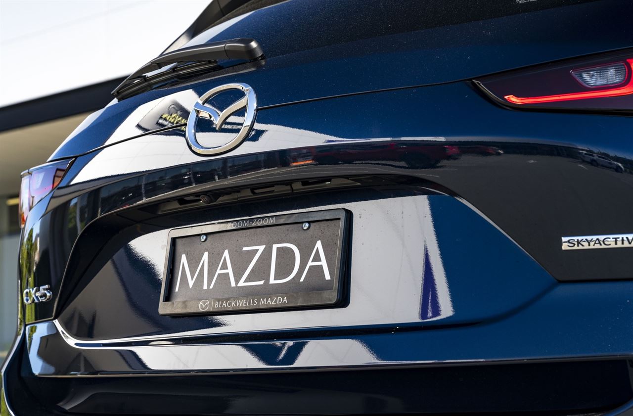 Vehicle image 5