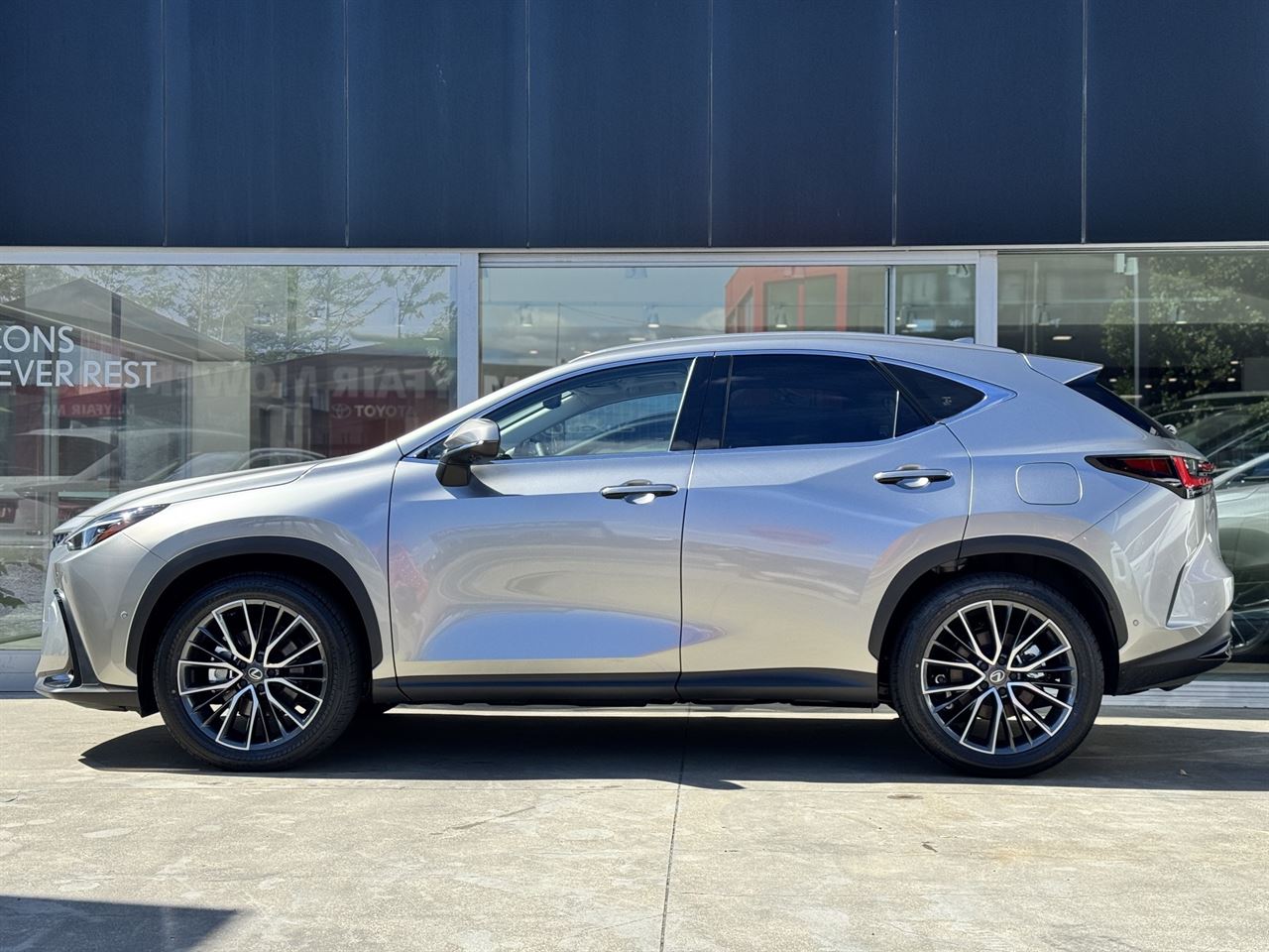 Vehicle image 4