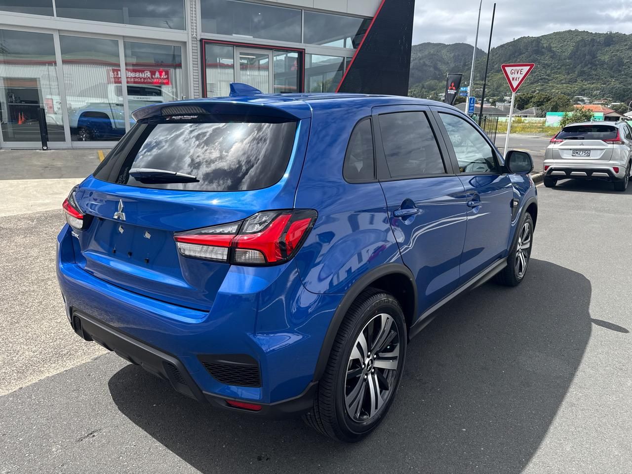Vehicle image 4