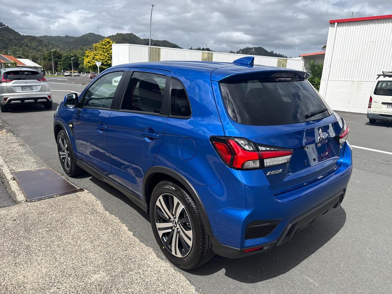 Vehicle image 5