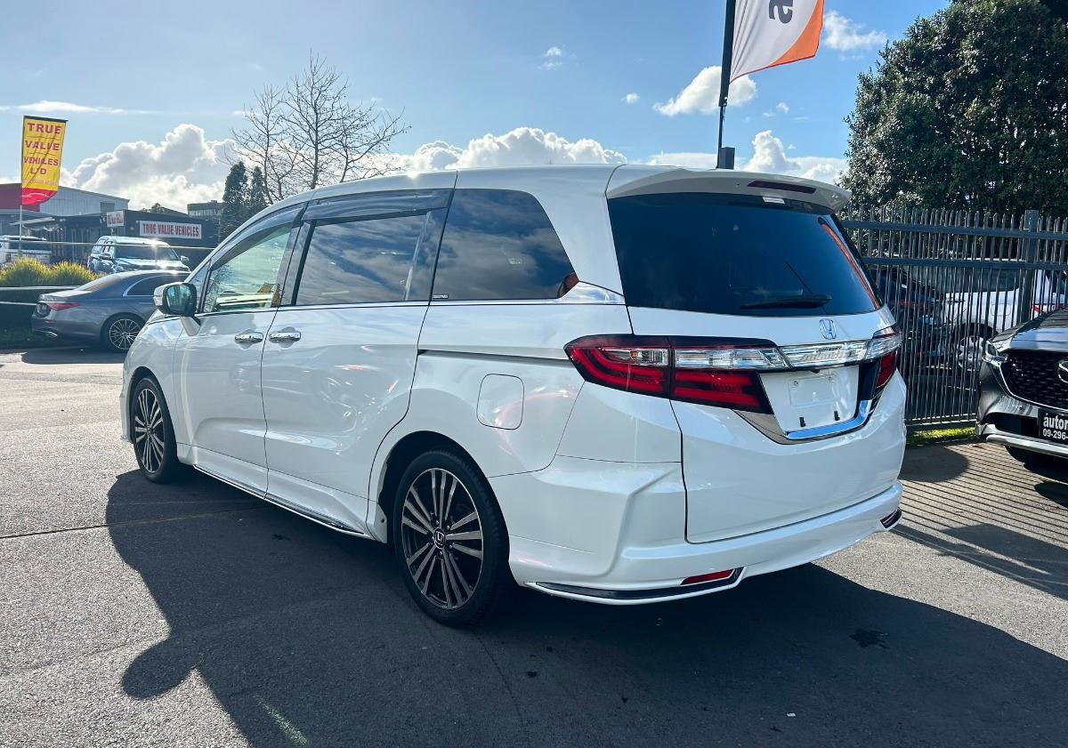 Vehicle image 5