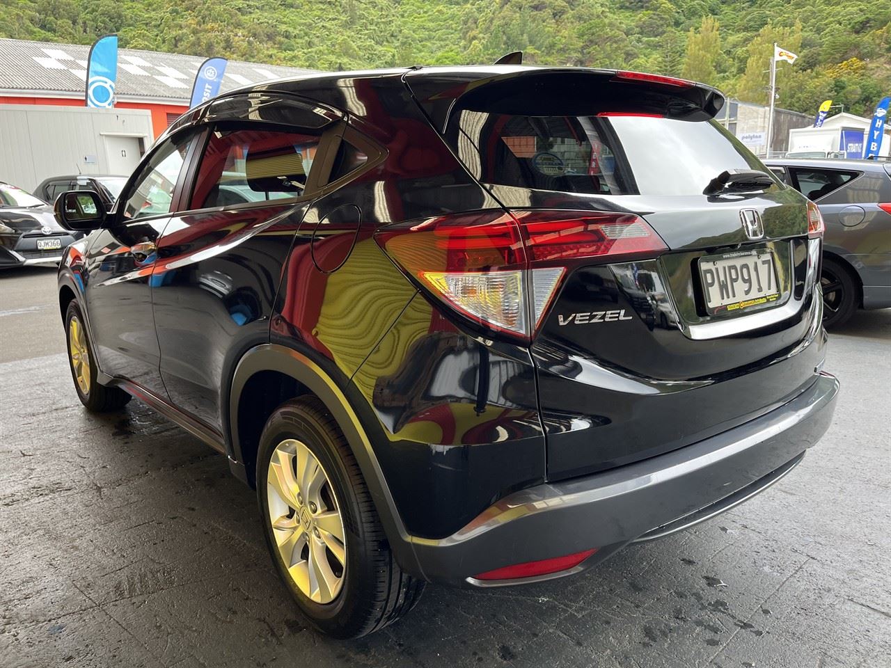 Vehicle image 4