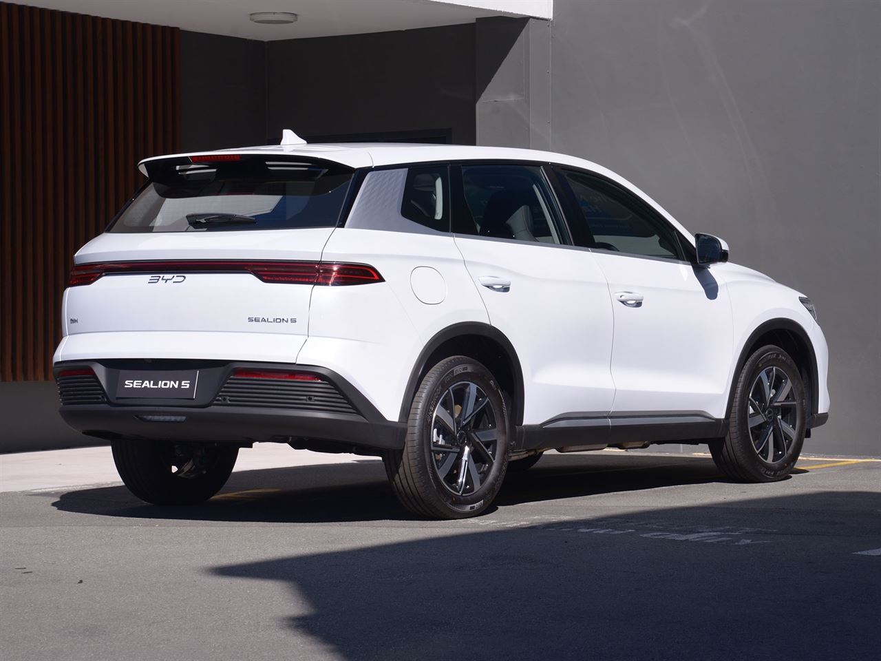 Vehicle image 3