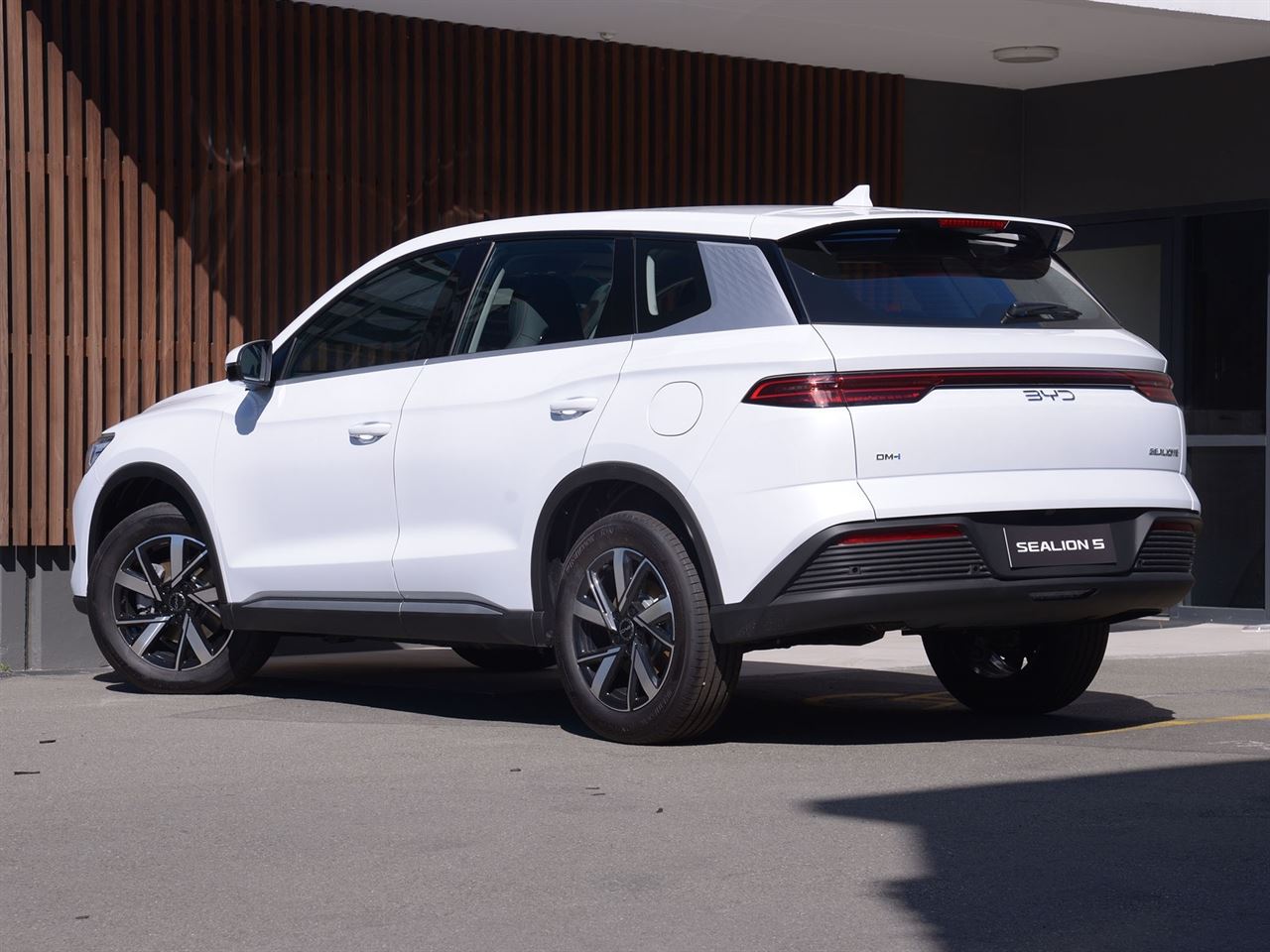 Vehicle image 4