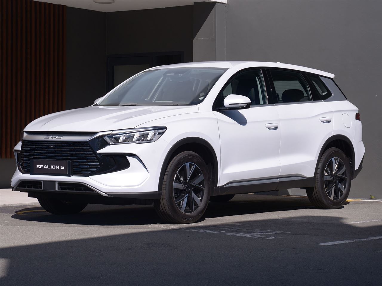 Vehicle image 5