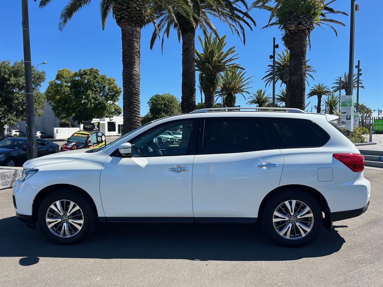 Vehicle image 4