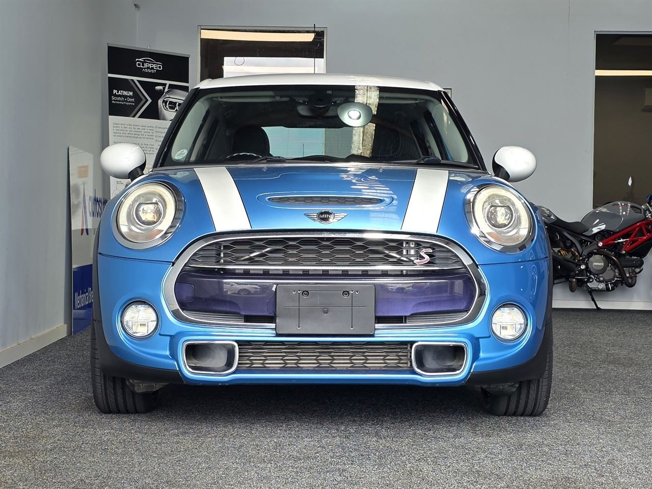 Vehicle image 4