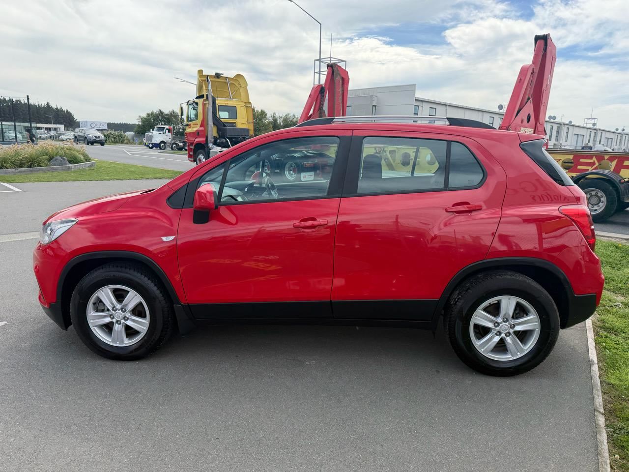 Vehicle image 5