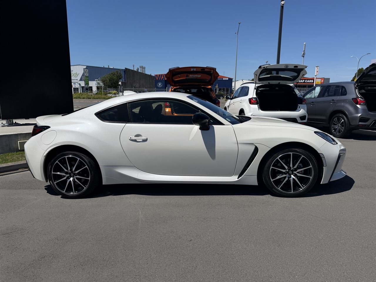 Vehicle image 4