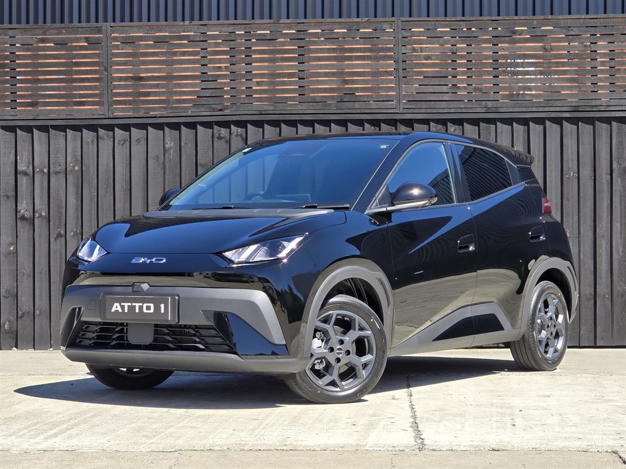 Vehicle image 5