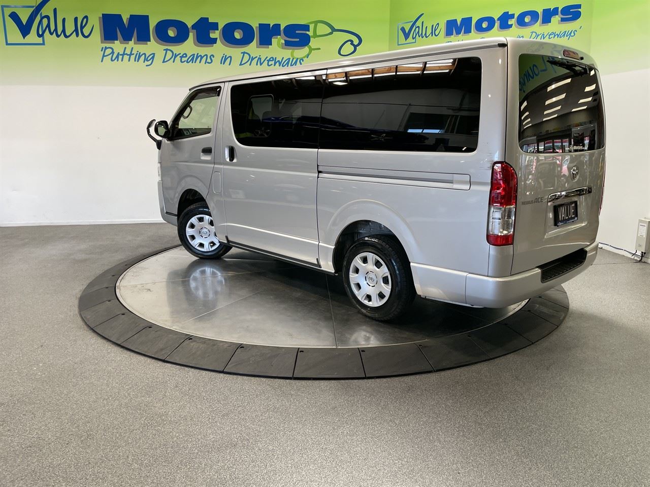 Vehicle image 5