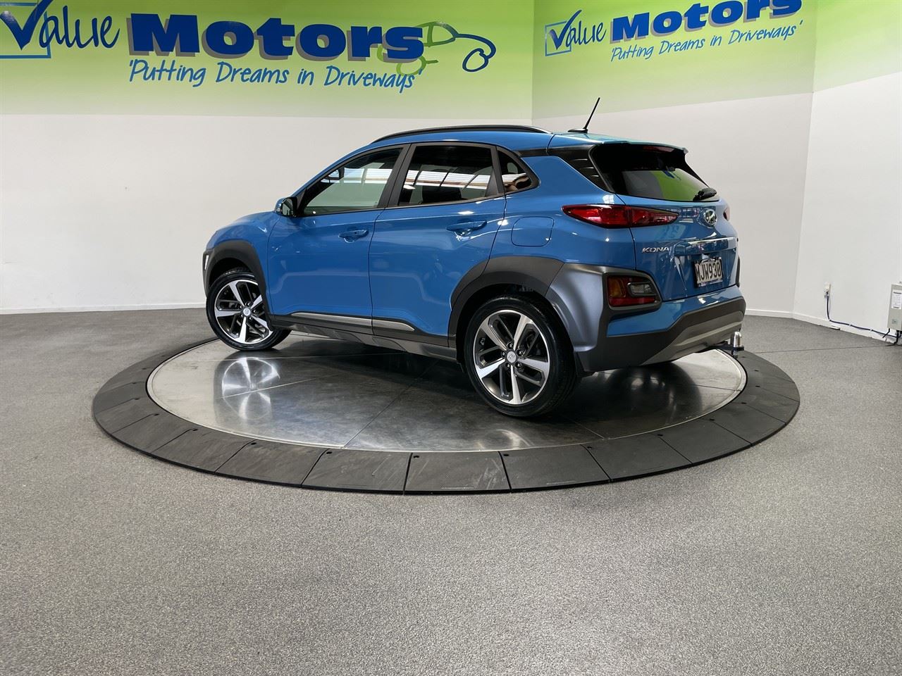 Vehicle image 5