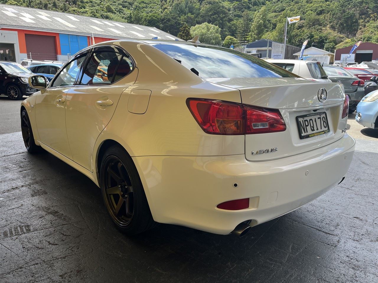 Vehicle image 4