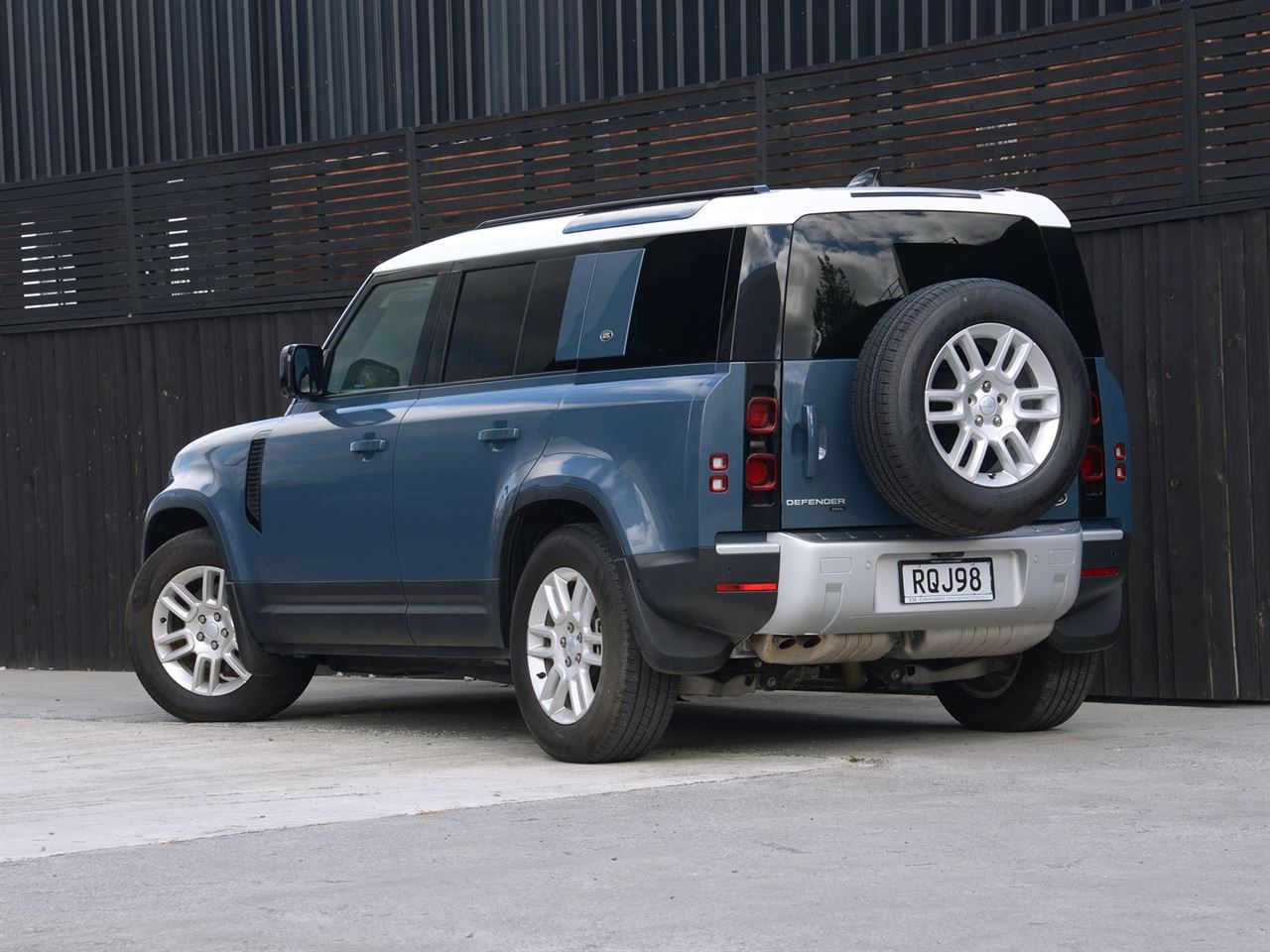 Vehicle image 4