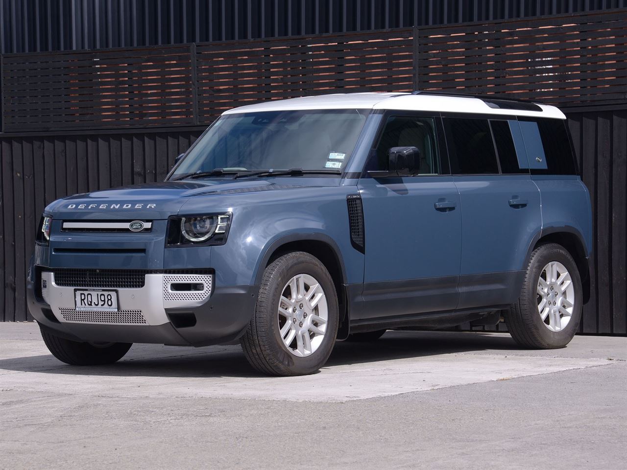 Vehicle image 5