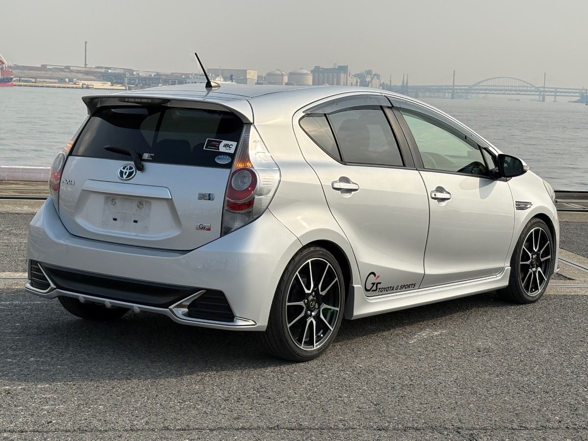 Vehicle image 4