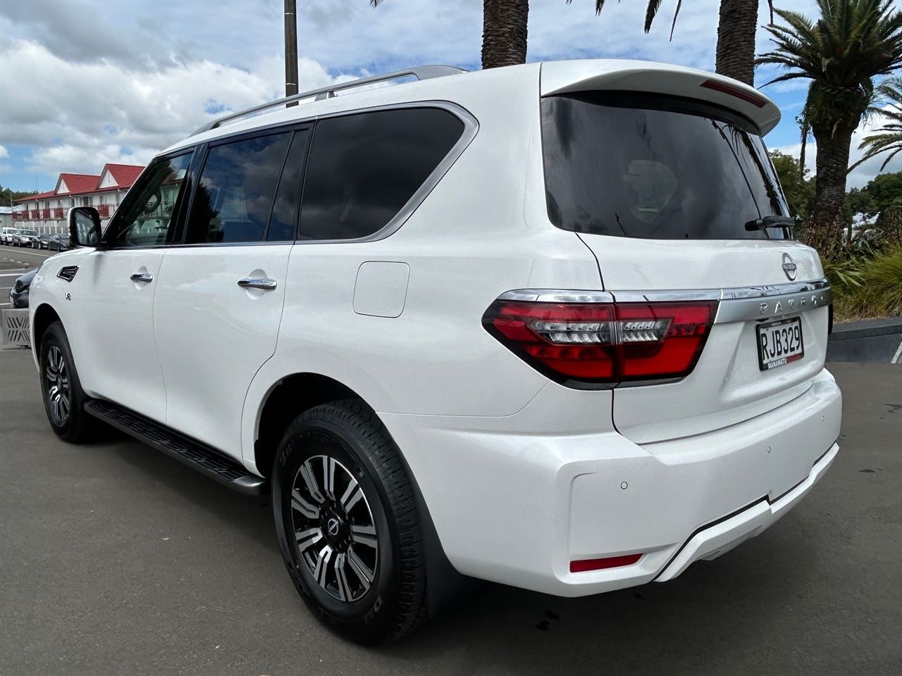 Vehicle image 5