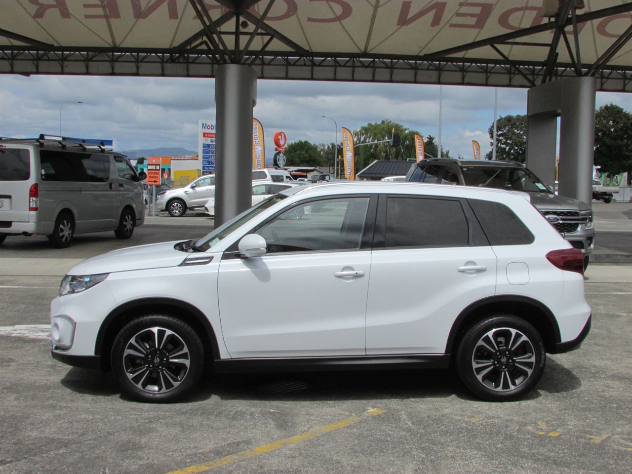 Vehicle image 4