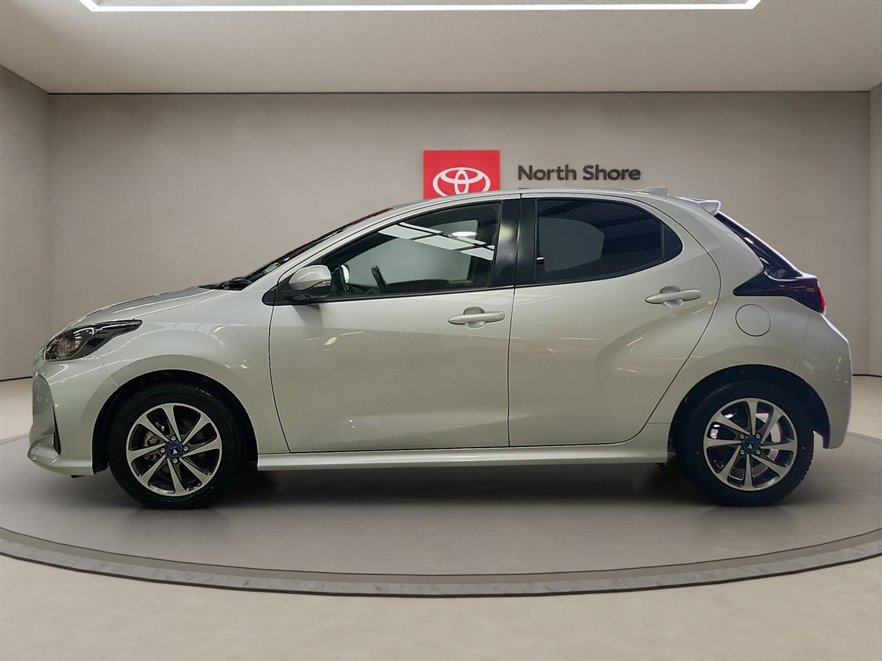 Vehicle image 4