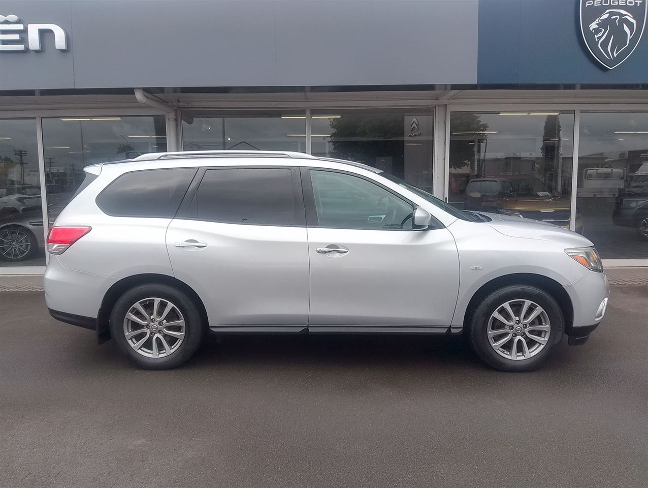 Vehicle image 3
