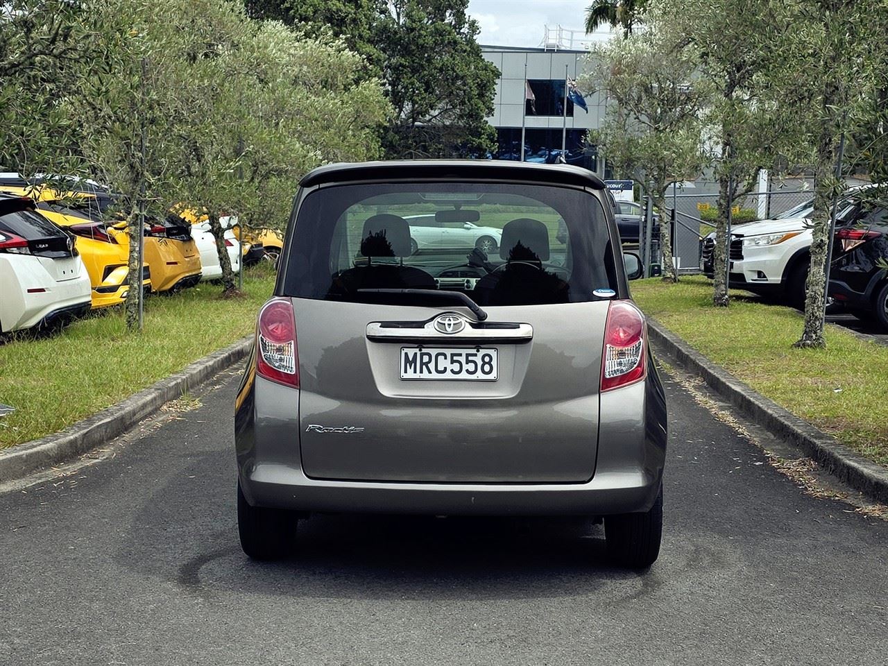 Vehicle image 4