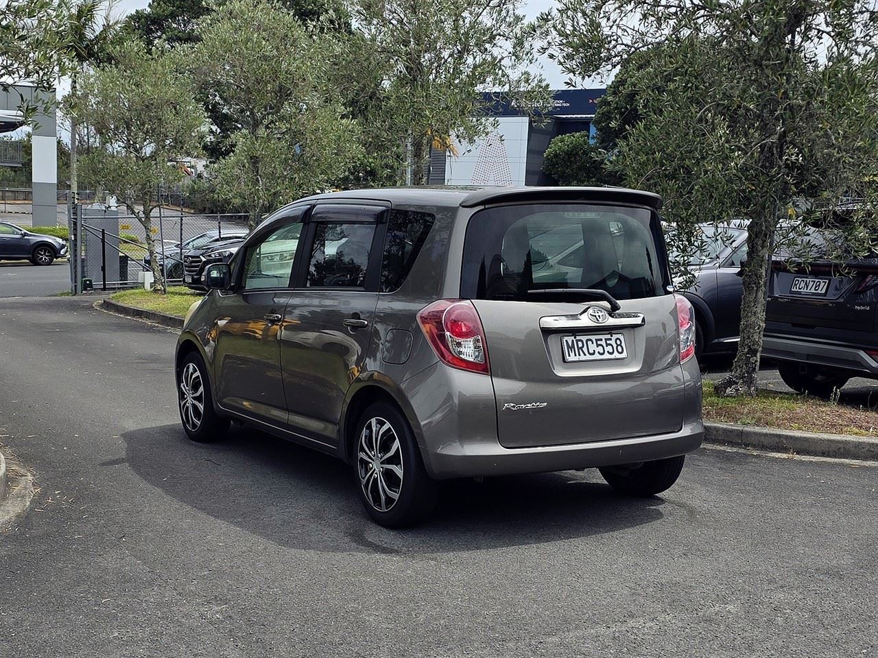 Vehicle image 5